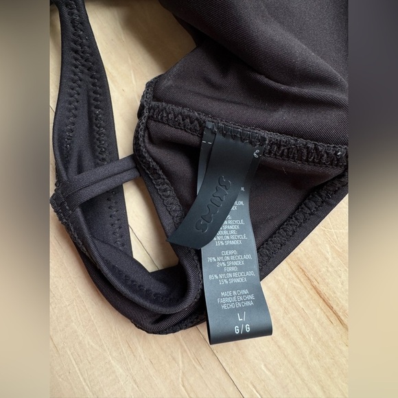 Skims Swim Micro Scoop Bikini Top - Picture 2 of 2